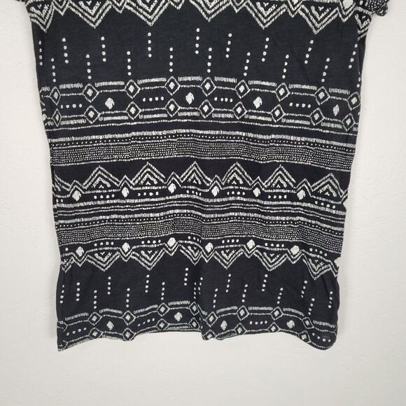 Merona Short Sleeve Shirt Stretch Top Geometric Tribal Black White Size M NWT - Picture 4 of 7